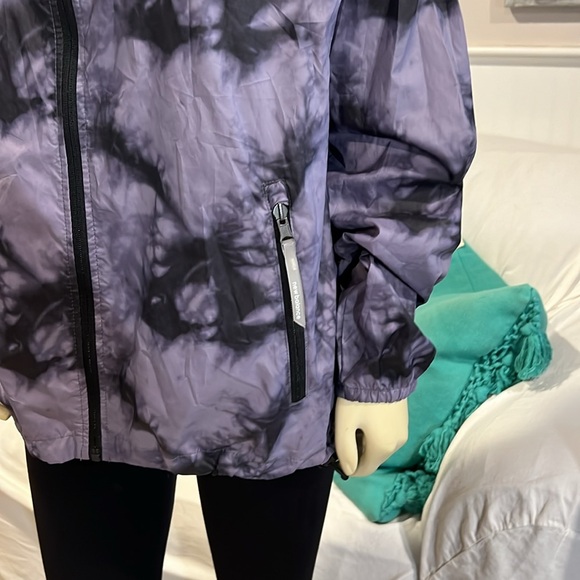 New Balance - Picture 3 of 5